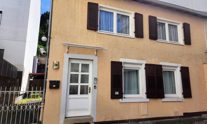 Baden-Baden Maison | Boardinghouse - 4 Zimmern bis 8 Personen, Garten & Grill, Stellplätze im Hof