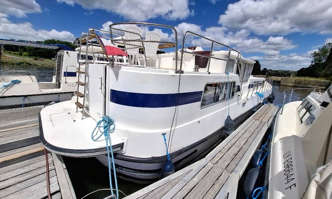 Chenille-Change Location De Bateaux | Boat Chenillé-Changé, 4 bedrooms, 9 persons