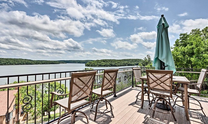 Kaiser Maison | Boat Dock & Kayaks: Luxury Lake of the Ozarks Home