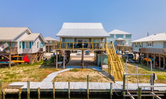 Silver Cay Maison | Boat Dock! Spectacular views walk to beach!