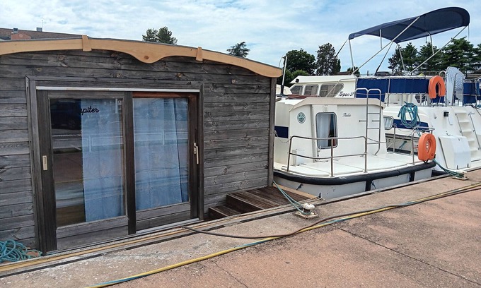 Digoin Location De Bateaux | Séjour unique sur bateau grand confort à Digoin, 6 pers, terrasse, cuisine équipée
