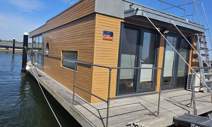 Knieper Nord Location De Bateaux | Boat 'Tollow' with Sea View, Wi-Fi and Air Conditioning