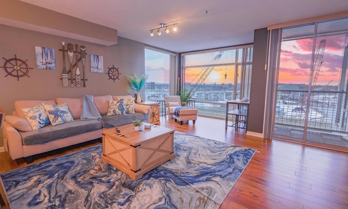Ohio City Copropriété | Boathouse Suite - CLE Flats River - Free Parking - 24/7 Gym