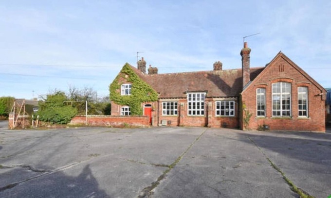 Holt Maison | Bodham Halls - green door - 5 bed