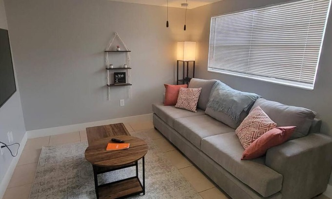 Terrace Park Appartement | Bohemian 1 Bedroom- Minutes from Busch Gardens