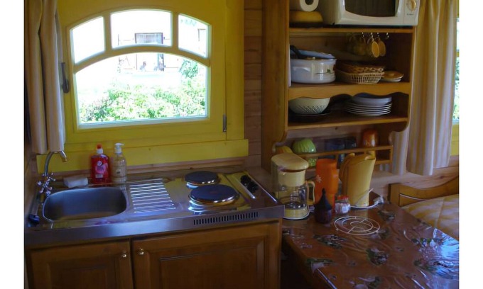 Chomelix Maison | séjour bohème à la ferme, à bord d'une roulotte confortable et chaleureuse