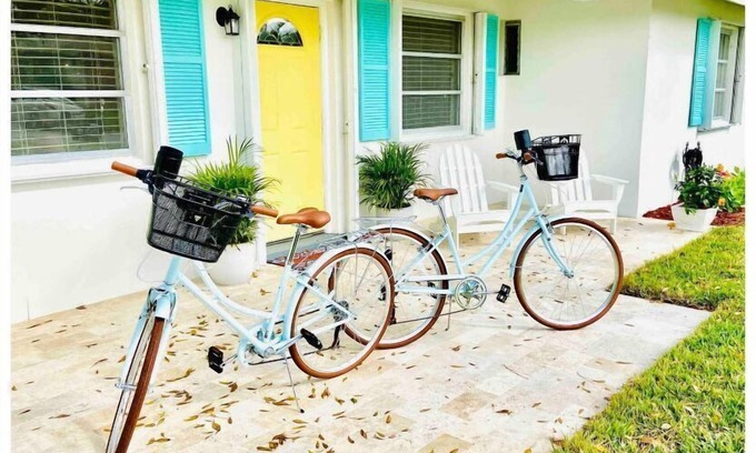 Riverside Maison | ☀️ Boho Beach House ☀️ Minutes to all Local Delights!