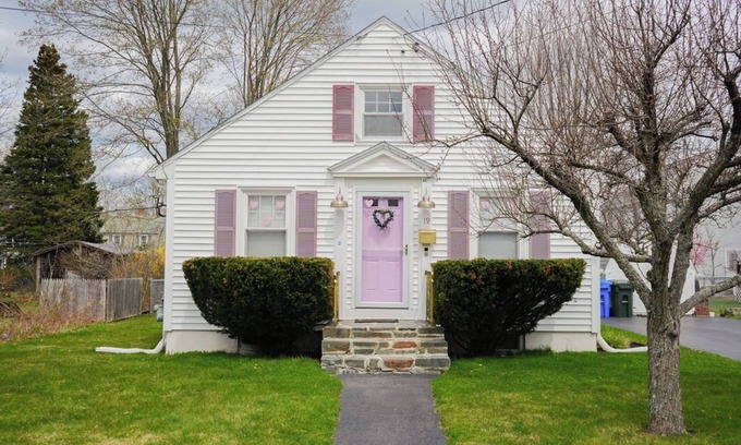South Portland Maison | Boho bungalow with designer touches 10 minutes to beaches and downtown Portland