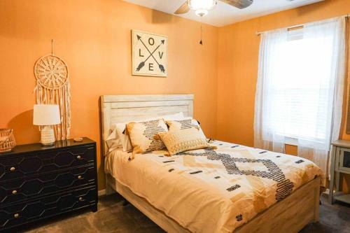Rehoboth Beach Appartement | Boho Rehoboth condo-2bd/3.7mi beach/.5mi outlets
