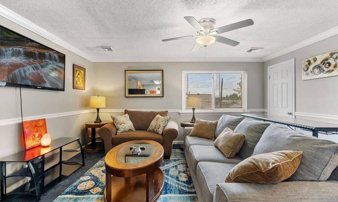 Secane Appartement | Boho-Style 2B/1B by the Philadelphia Airport w/ Nearby Parking Spot!