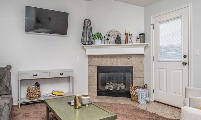 Oklahoma City Appartement | Boho vibe 3BR/2BA Near Tinker AFB & OKC!