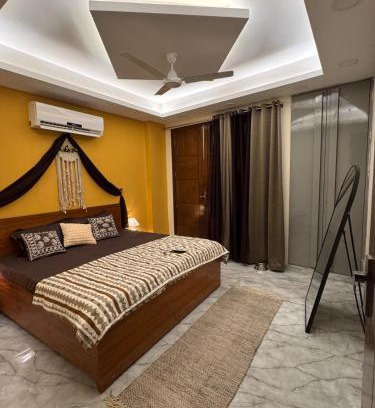 Sainik Farm Appartement | Boho Vibes Spacious Private Cozy space in Delhi