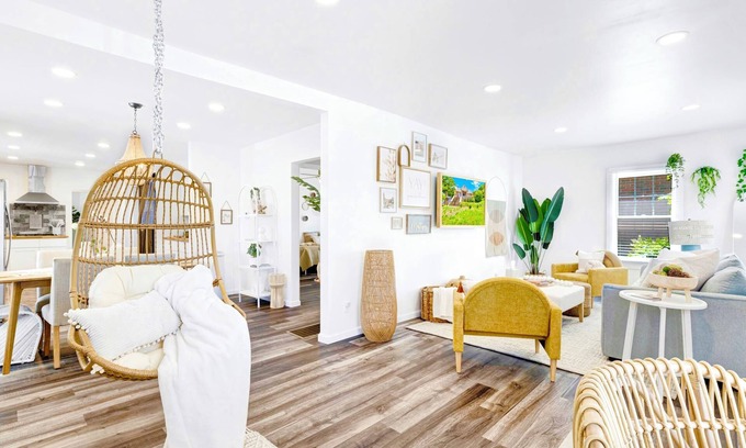 Norwood Maison | #BohoSleek: King Bed w/ Spa Shower & Park Views- Near Downtown & Top Golf & BJCC