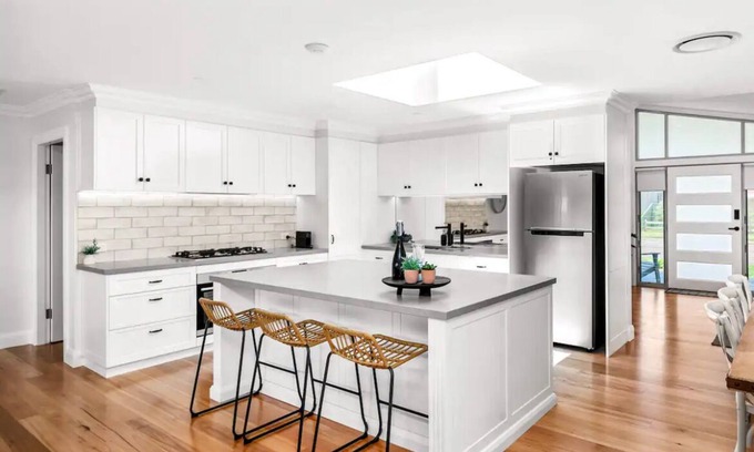 Blacksmiths Maison | Boikon Beach House - easy stroll to Blacksmiths Beach