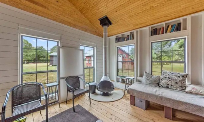 Telephone Cabine | Bois D'arc Bungalows 2-cabin supports 9 guest