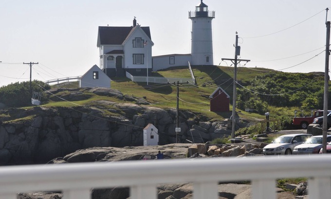 York Beach Cottage | Bold Ocean Front Cottage à Nubble light house