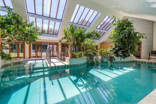 Christchurch Maison | BOND ESTATE LUXURY ACCOMMODATION