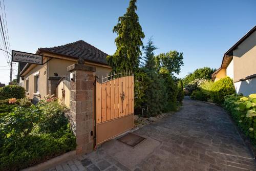 Szentendrei Maison | Bonifert Vendégház
