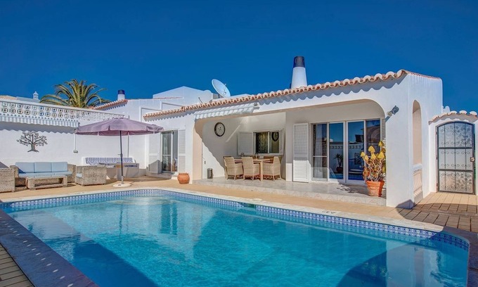 Mato Serrao Villa | villa de 3 chambres avec piscine chauffée à distance de marche de Carvoeiro