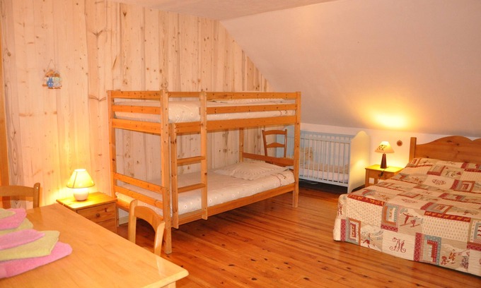 Queige Maison | Bonnecine grange aux loups