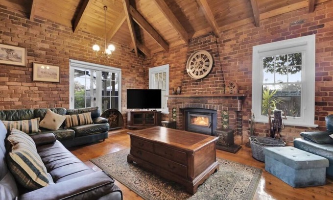 Bonnie Doon Maison | Bonnie Vibe Victorian Charm