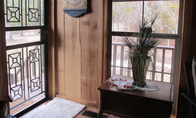 Collinsville Maison | Boocoodles Bed & Breakfast, Collinsville, MS 39325