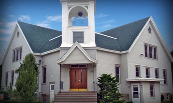 St. Clair Maison | Réservez une suite à Belltower, une église historique construite en 1912!