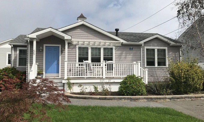 Misquamicut Cottage | Nous réservons maintenant le printemps / été 2020. Stationnement sur la plage inclus