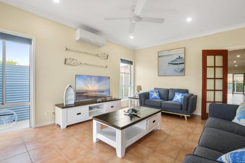 Golden Beach Maison | Booker Parade 22 Golden beach