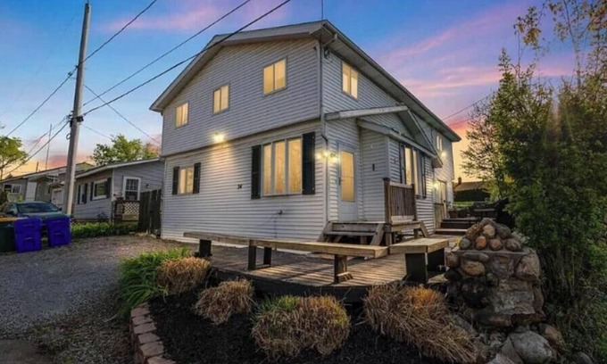 Lake View Maison | ~Booking for Bills Season~ 3B 2BATH Wanakah Heights Lakeside Home