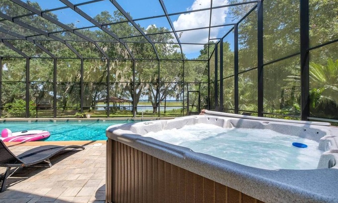 Tallahassee Maison | Booking now! Lake, Pool, Spa, Man Cave, Game Room
