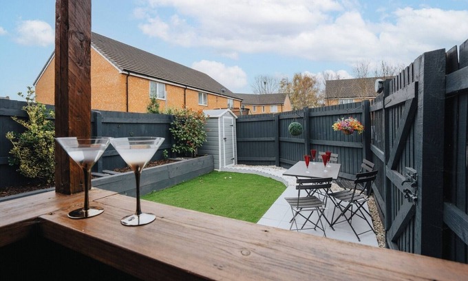Bootle Maison | Bootle Haven - 2BD Retreat with Garden