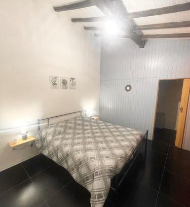 Le Piazze Appartement | Borghetto house with 4 bedrooms, parking and WiFi