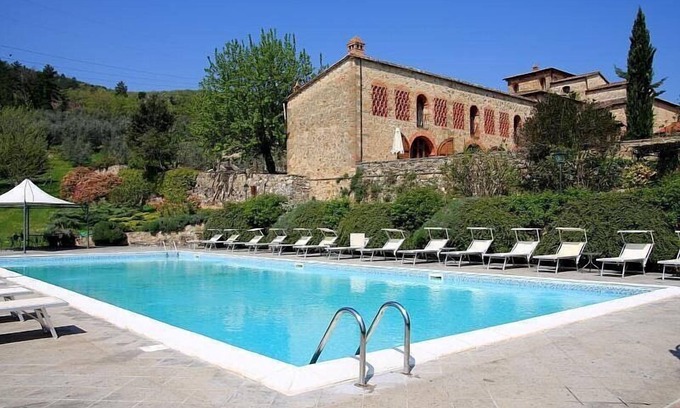 Bucine Maison | Borgo Bello E: Un appartement de deux étages caractéristique et accueillant dans le style caractéristique de la campagne toscane.