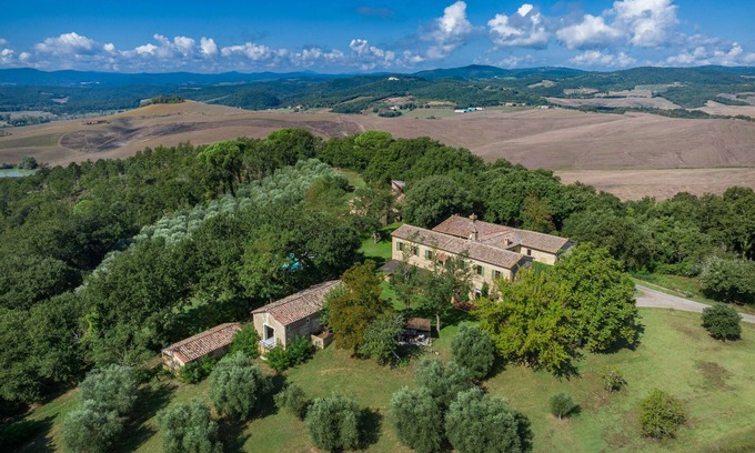 Buonconvento Maison | Borgo Castelrotto - Villa avec piscine 9 BDRS dans la vallée d'Orcia - Vue Montalcino