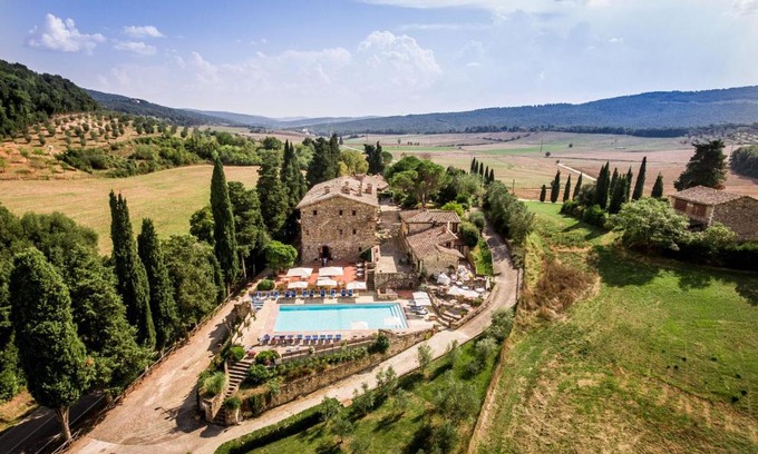 Simignano Maison | Borgo Il Poggiaccio Residenza d'Epoca