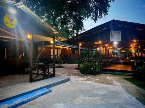 Interior Divison Cabine | Borneo Kelip Kelip Lodge Beaufort