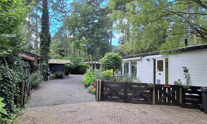 Municipality of Elburg Chalet De Ski | Bospark Veluwe Heerlijk Genieten. Chalet is Ruim, Heeft Airco en Omheinde Tuin