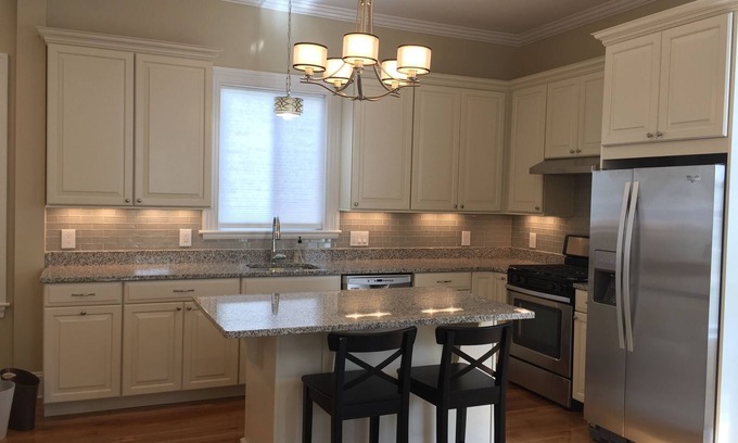 Roslindale Appartement | Boston-Modern spacieux appartement familial w / Parking