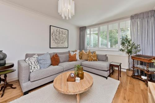 Kew Appartement | Botanical Bliss by UnderTheDoormat
