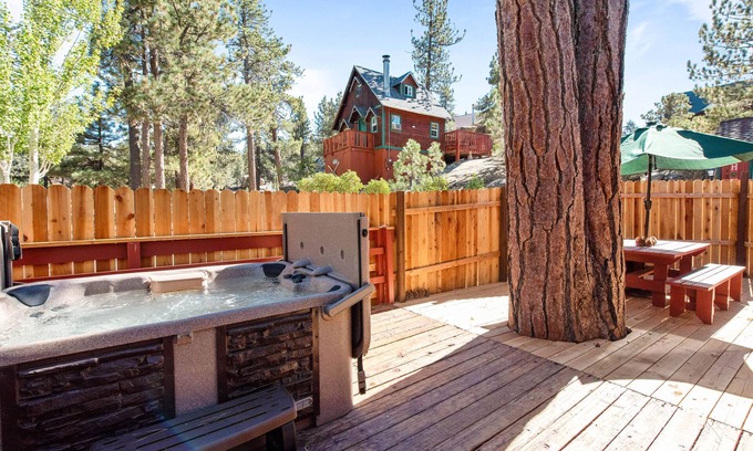 Boulder Bay Cabine | Boulder Pines - Walk to Lake, Hot Tub, Smart TV, AC