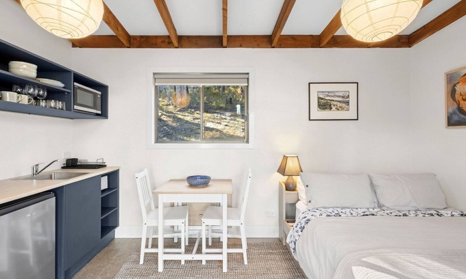 Aireys Inlet Maison | Boundary Studio - a peaceful bushland hideaway