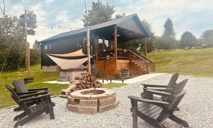 Lawrenceburg Cottage | Bourbon Barrel Cottages on Kentucky Bourbon Trail minutes from main distilleries