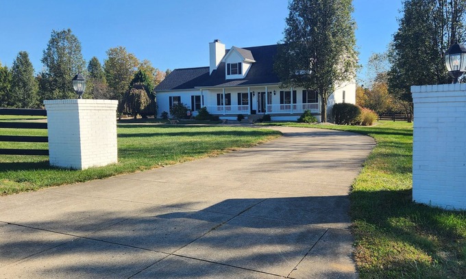 Simpsonville Maison | Bourbon Country Horse Farm near Louisville Kentucky