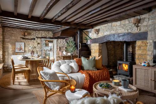 Bourton Maison | Bourton Scandi Chic Authentic Cottage