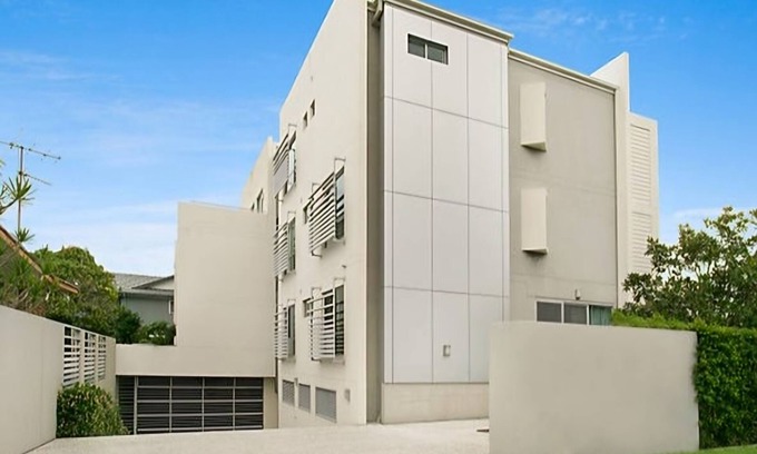 Mermaid Beach Copropriété | Boutique beach apartment, 400m walk to GC's best beach, restaurants, bars.