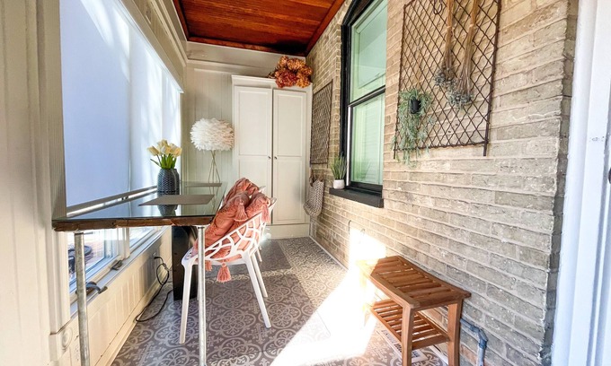 Delafield Appartement | Luxury Studio with spa like bathroom in enchanting historic downtown Delafield
