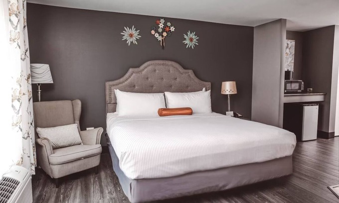 Zion Hôtel | Boutique Comfort w/Library Lounge, Game Nights, Firepits & Outdoor Spaces