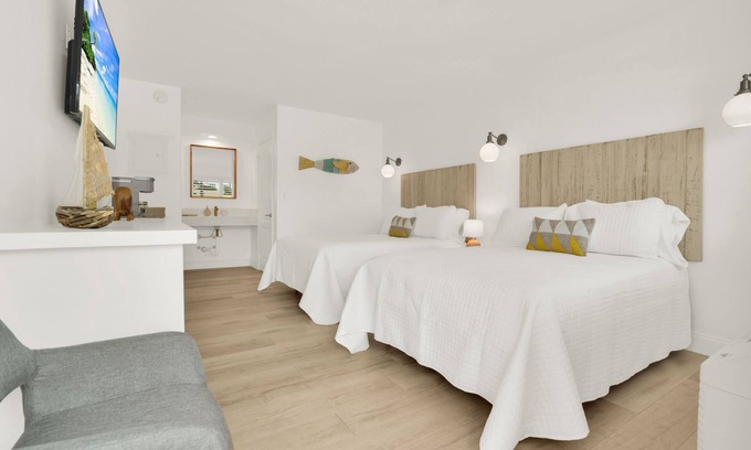 Deerfield Beach Hôtel | Boutique Hotel 2 Double Beds 1 block to the beach!
