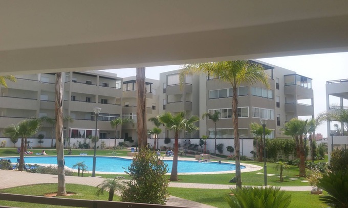 Oulad Cherki Appartement | Baie de Bouznika - Appartement Haut standing vue sur piscine 95 m2